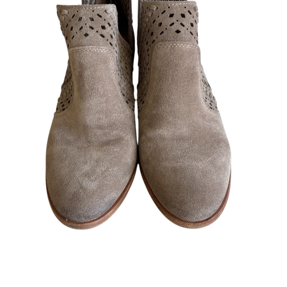 ❤️Vince Camuto Gray Ankle Booties with Perforated Design - Picture 4 of 7